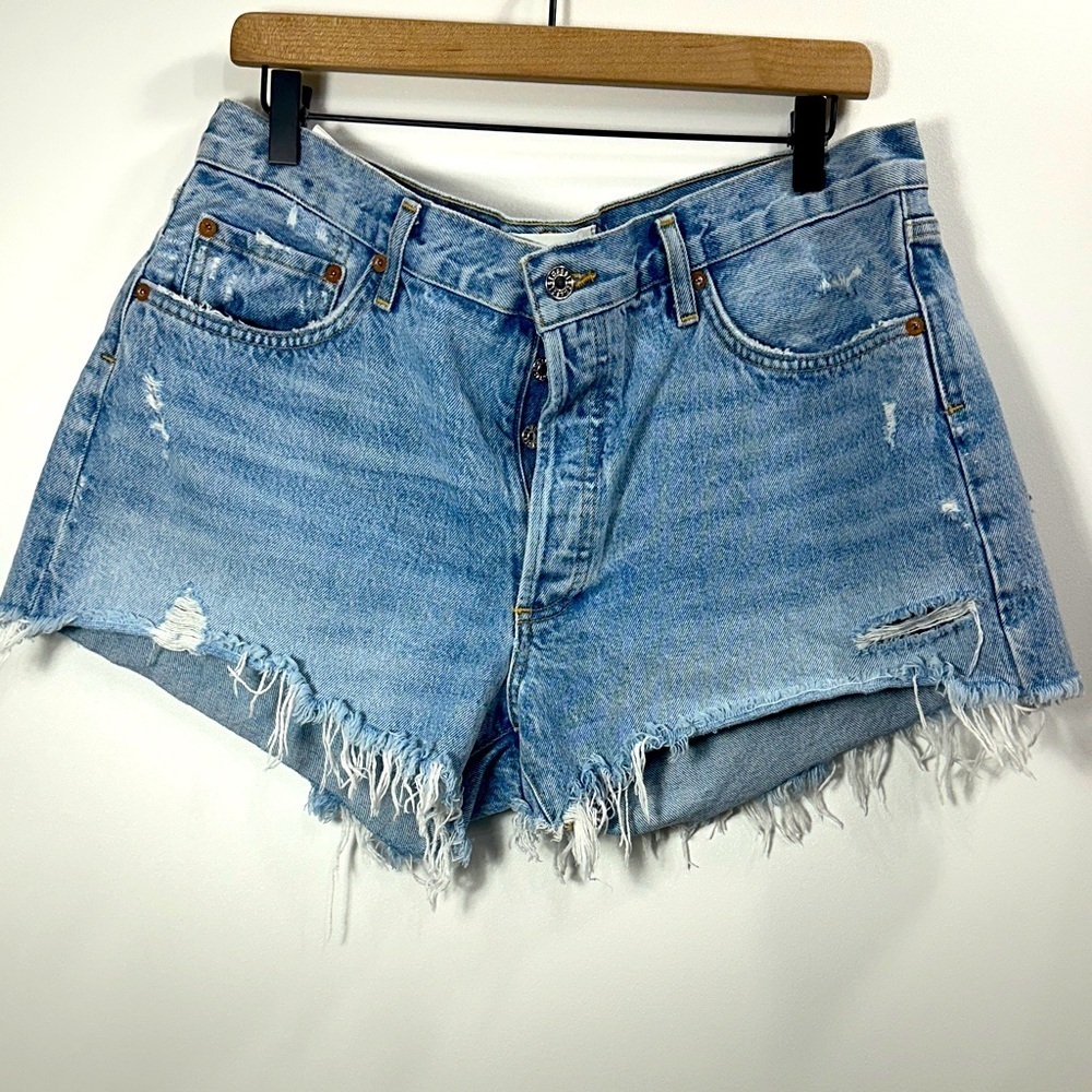 AGOLDE Parker raw hem button fly denim shorts size 32.